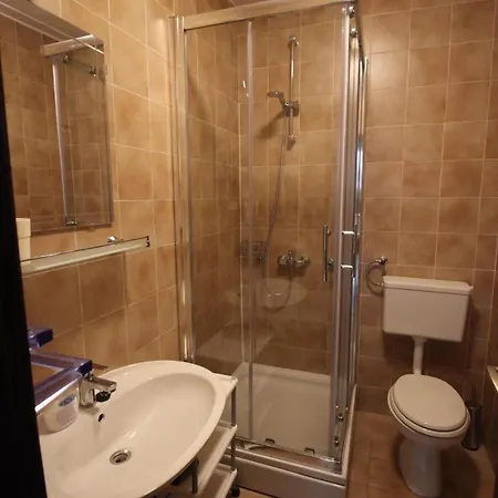 Fuer Zwei Erwachsene Und Zwei Apartment Novi Vinodolski