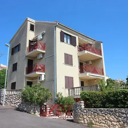 Fuer Zwei Erwachsene Und Zwei Apartment Novi Vinodolski