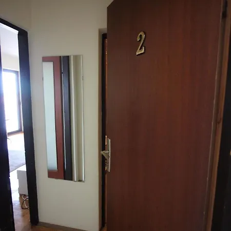 Apartment Fuer Zwei Erwachsene Und Zwei Novi Vinodolski
